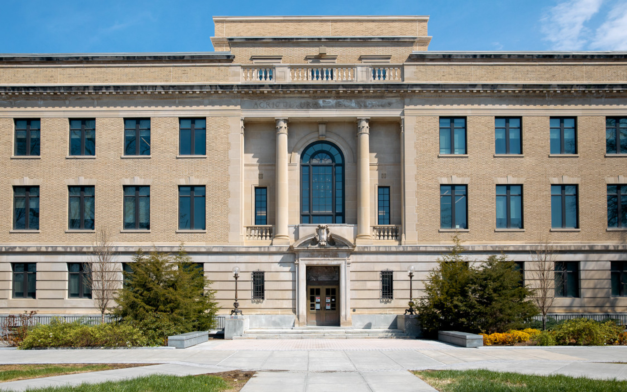 Warren Hall exterior architecture