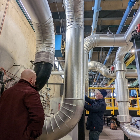 Checking the wiring of the pipe leak 